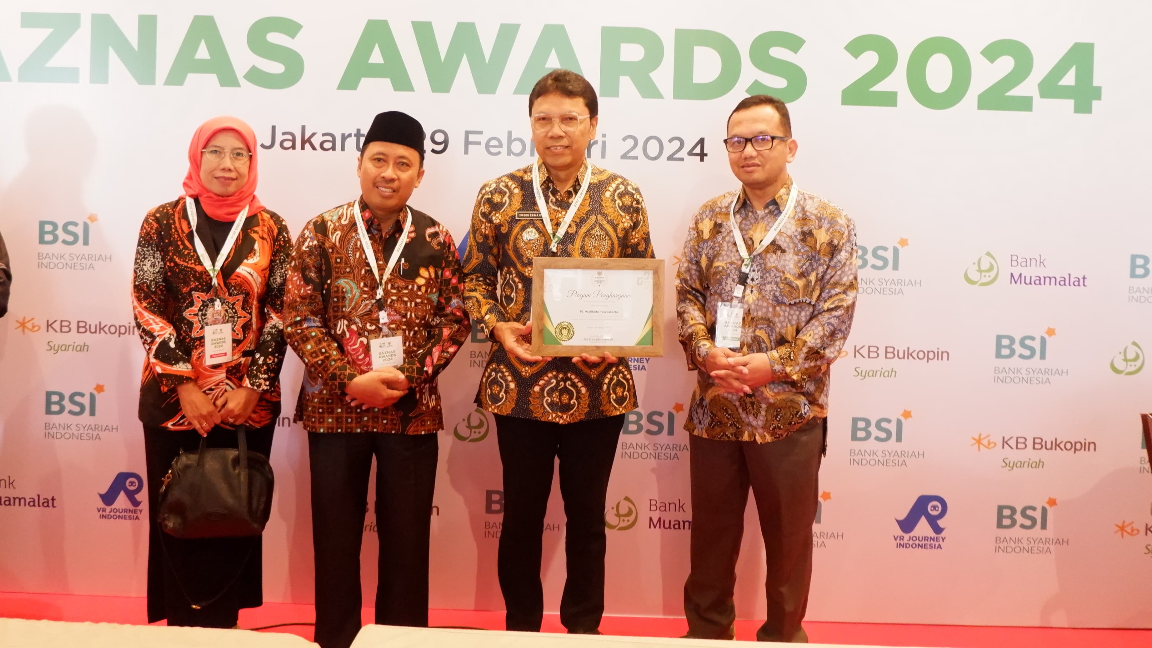 Kabag Kesra Dampingi Pj. Walikota Yogyakarta dalam Penerimaan Anugerah BAZNAS Award 2024